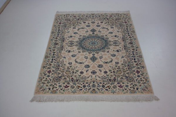 Nain auf Seide 6 la<br>200x130 – Bild 3